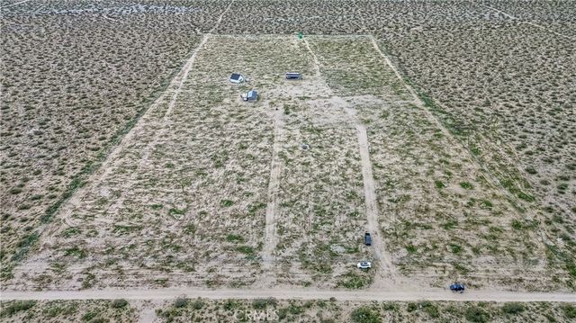 15803 Paramount, Phelan, CA 92371
