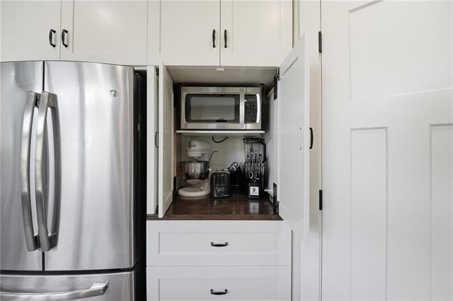 1612 NE Bluff Street, Lee's Summit, MO 64086
