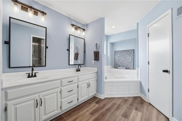 1612 NE Bluff Street, Lee's Summit, MO 64086