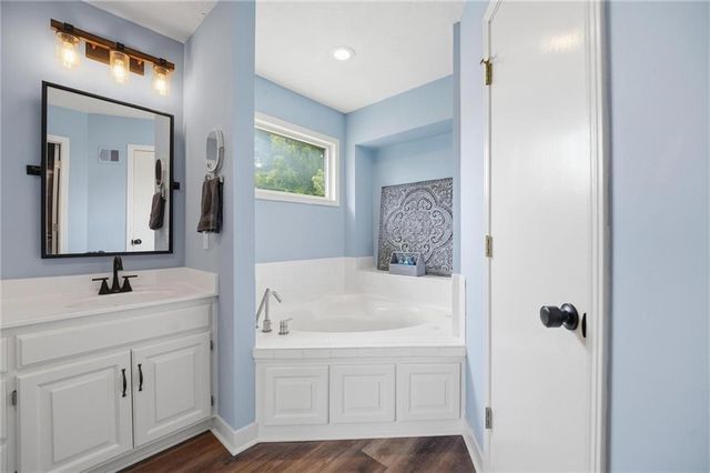 1612 NE Bluff Street, Lee's Summit, MO 64086
