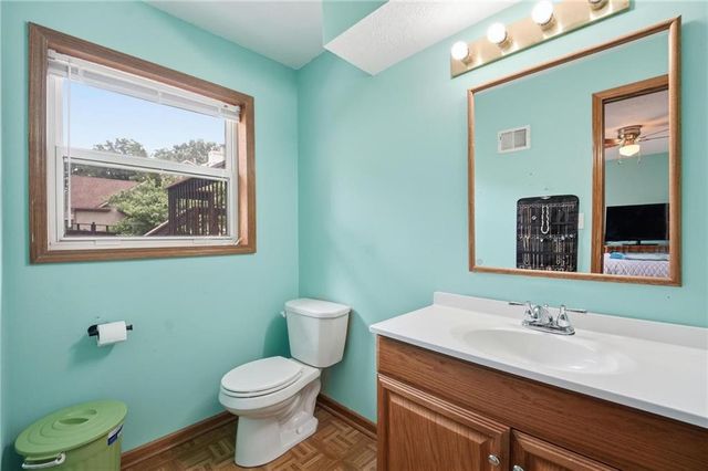 1612 NE Bluff Street, Lee's Summit, MO 64086