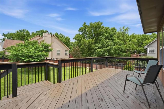 1612 NE Bluff Street, Lee's Summit, MO 64086
