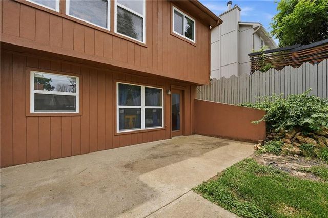 1612 NE Bluff Street, Lee's Summit, MO 64086