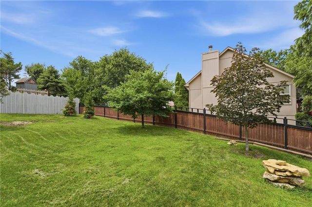 1612 NE Bluff Street, Lee's Summit, MO 64086