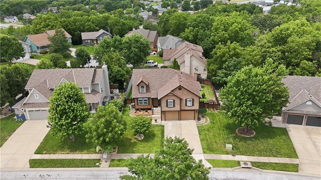 1612 NE Bluff Street, Lee's Summit, MO 64086