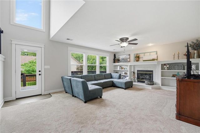 1612 NE Bluff Street, Lee's Summit, MO 64086