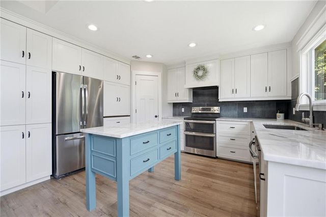 1612 NE Bluff Street, Lee's Summit, MO 64086