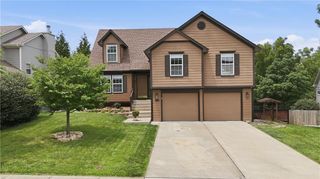 1612 NE Bluff Street, Lee's Summit, MO 64086