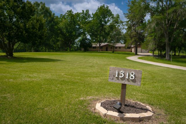 1318 Lansing Lane, Longview, TX 75605