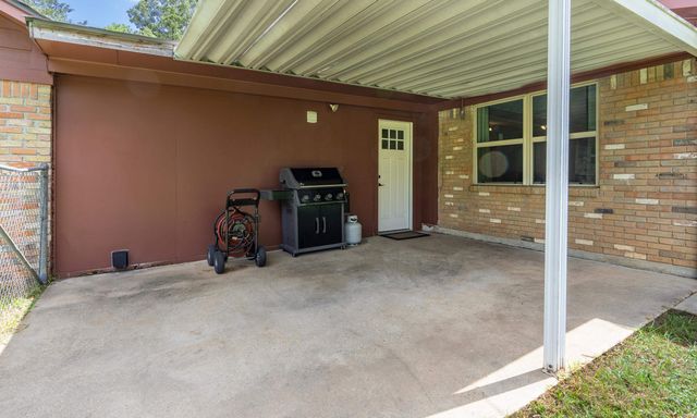 1318 Lansing Lane, Longview, TX 75605