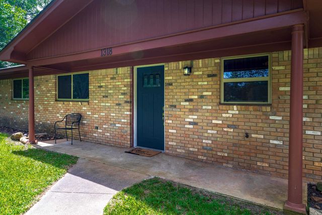 1318 Lansing Lane, Longview, TX 75605