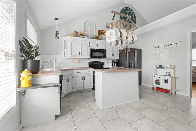 1205 Robin Circle, Liberty, MO 64068