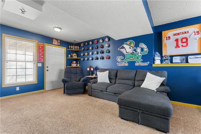 1205 Robin Circle, Liberty, MO 64068