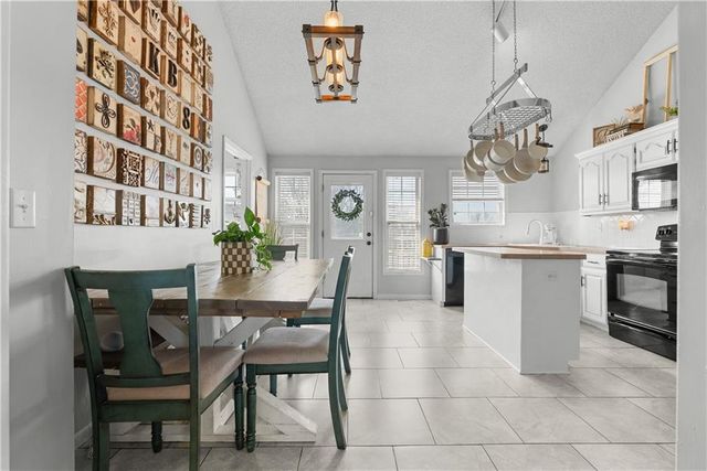 1205 Robin Circle, Liberty, MO 64068