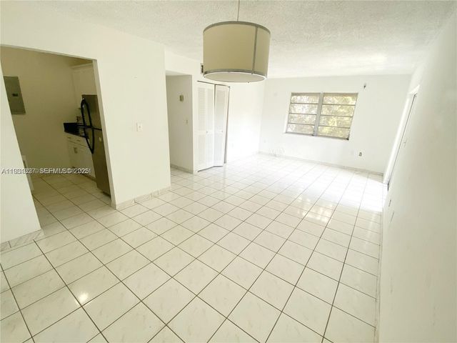 1337 NW 1st St 8, Miami, FL 33125