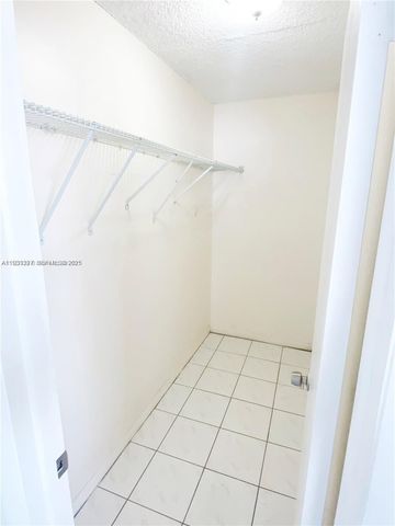 1337 NW 1st St 8, Miami, FL 33125