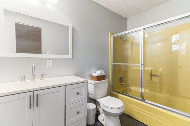 103 S Ringgold Street, West Columbia, TX 77486