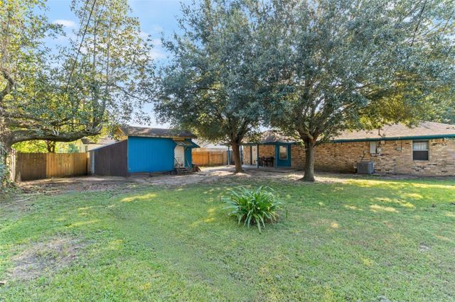 103 S Ringgold Street, West Columbia, TX 77486