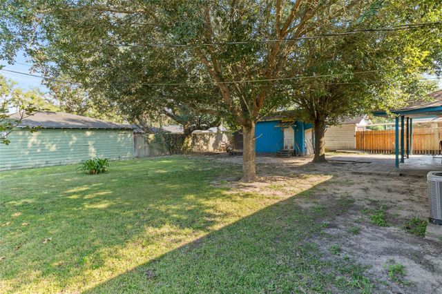 103 S Ringgold Street, West Columbia, TX 77486