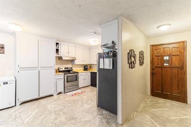 103 S Ringgold Street, West Columbia, TX 77486