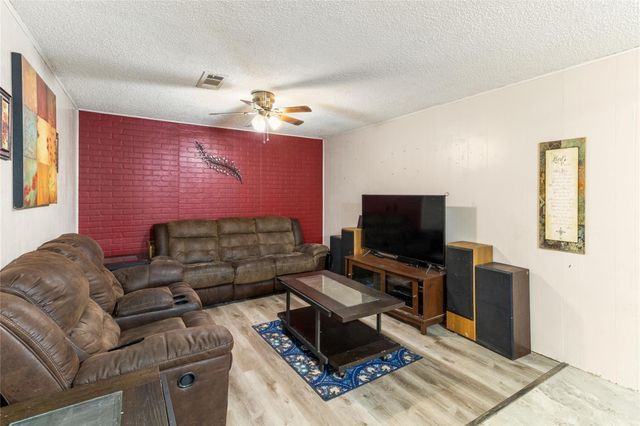 103 S Ringgold Street, West Columbia, TX 77486