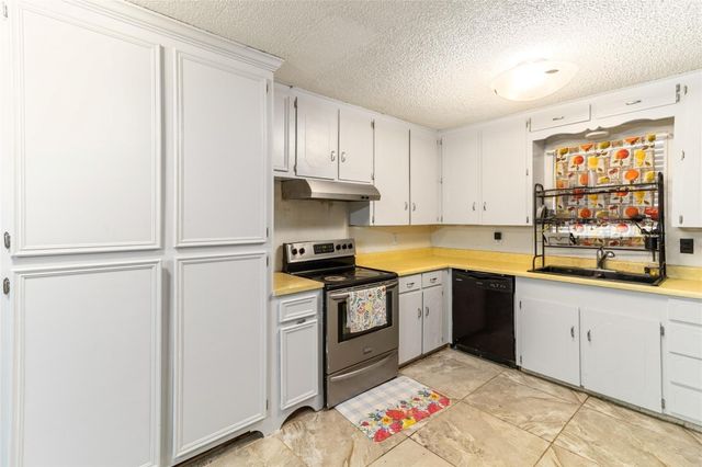 103 S Ringgold Street, West Columbia, TX 77486