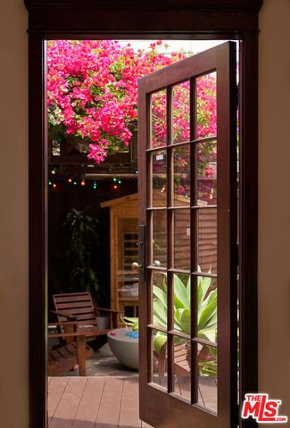 1215 Cabrillo Avenue, Venice, CA 90291