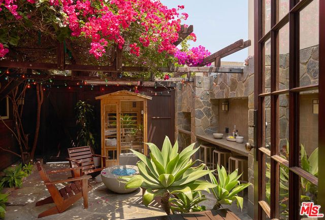1215 Cabrillo Avenue, Venice, CA 90291