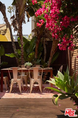 1215 Cabrillo Avenue, Venice, CA 90291