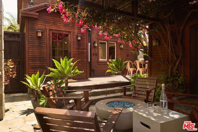 1215 Cabrillo Avenue, Venice, CA 90291