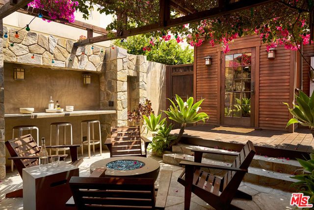 1215 Cabrillo Avenue, Venice, CA 90291