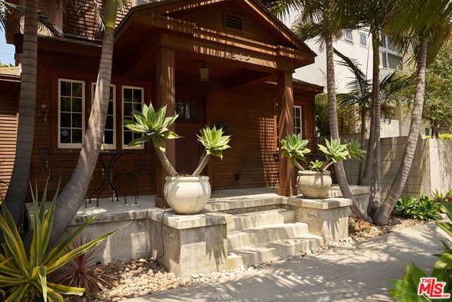 1215 Cabrillo Avenue, Venice, CA 90291