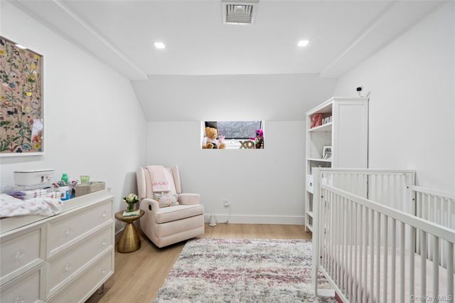 16 Pony Circle, Roslyn Heights, NY 11577