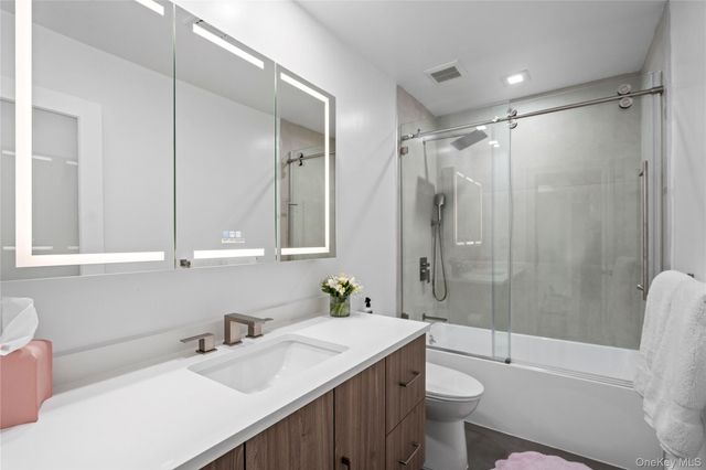 16 Pony Circle, Roslyn Heights, NY 11577