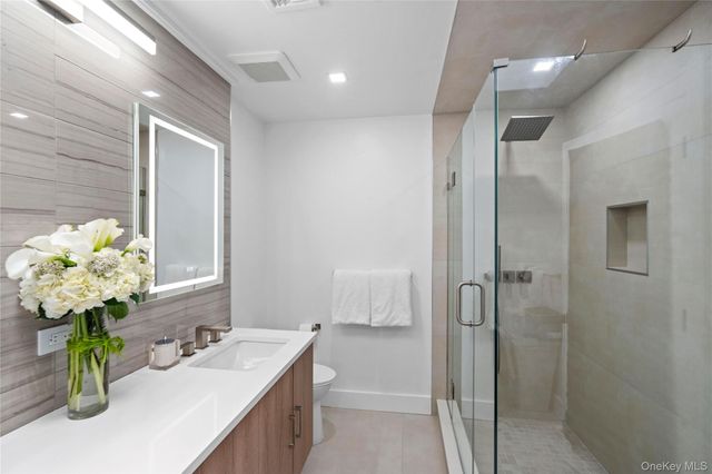 16 Pony Circle, Roslyn Heights, NY 11577