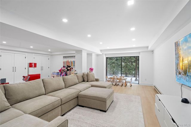 16 Pony Circle, Roslyn Heights, NY 11577