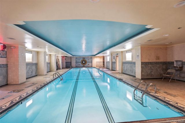 16 Pony Circle, Roslyn Heights, NY 11577