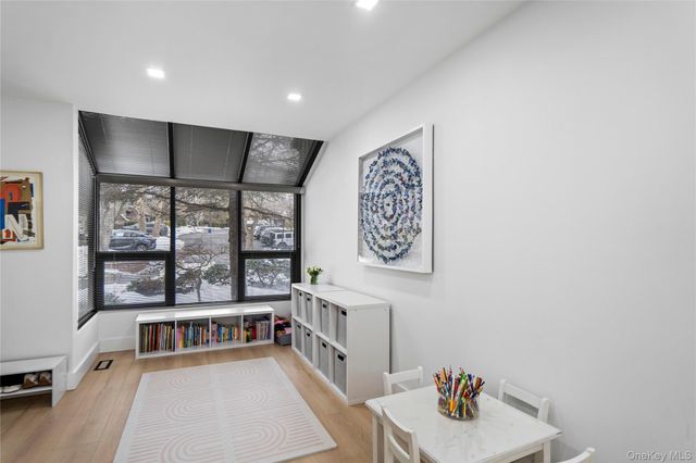 16 Pony Circle, Roslyn Heights, NY 11577