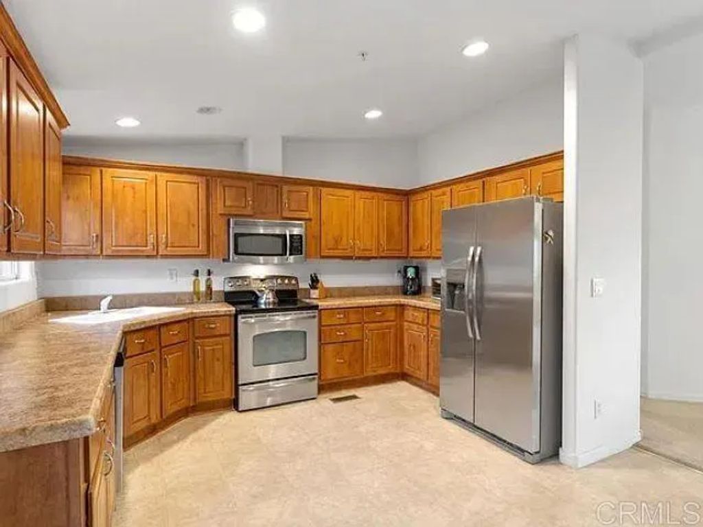 14821 Highland Valley Rd, Escondido, CA 92025