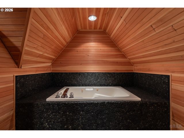 58871 SAULSER Rd, Warren, OR 97053