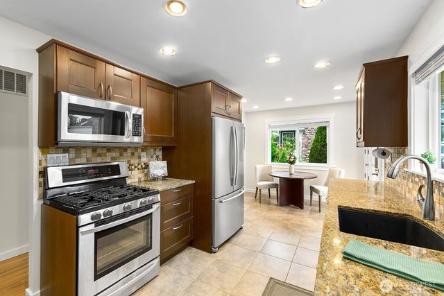 16026 16th Avenue SW, Burien, WA 98166