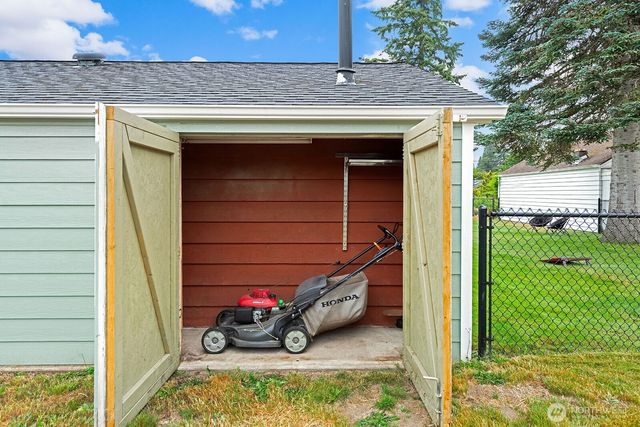 16026 16th Avenue SW, Burien, WA 98166