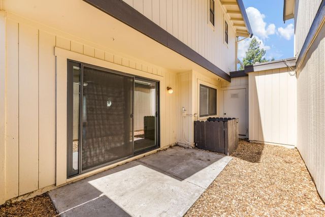 6726 Calvine Rd, Sacramento, CA 95823