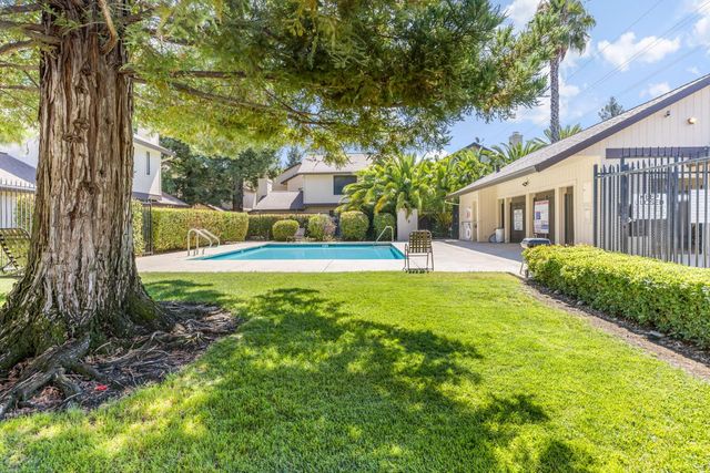 6726 Calvine Rd, Sacramento, CA 95823