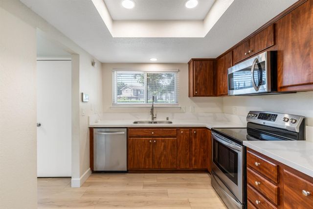 6726 Calvine Rd, Sacramento, CA 95823