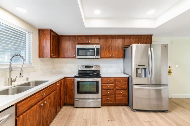 6726 Calvine Rd, Sacramento, CA 95823