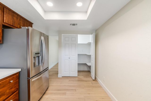 6726 Calvine Rd, Sacramento, CA 95823