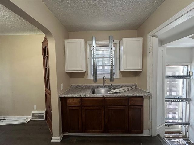 6491 Stahelin Avenue, Detroit, MI 48228