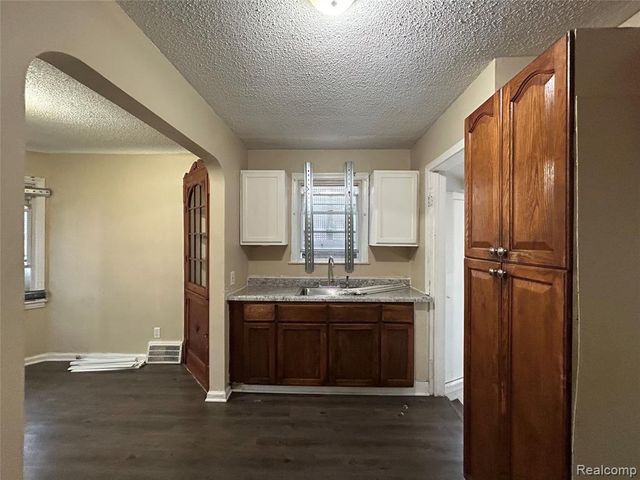 6491 Stahelin Avenue, Detroit, MI 48228