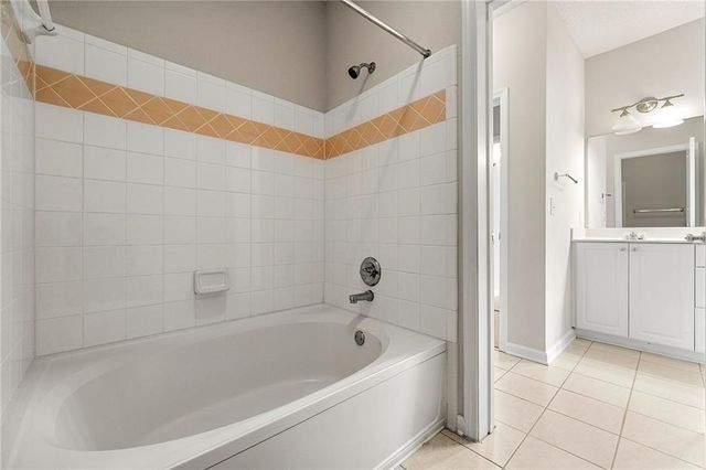 2015 Barrett Lakes NW Boulevard 415, Kennesaw, GA 30144